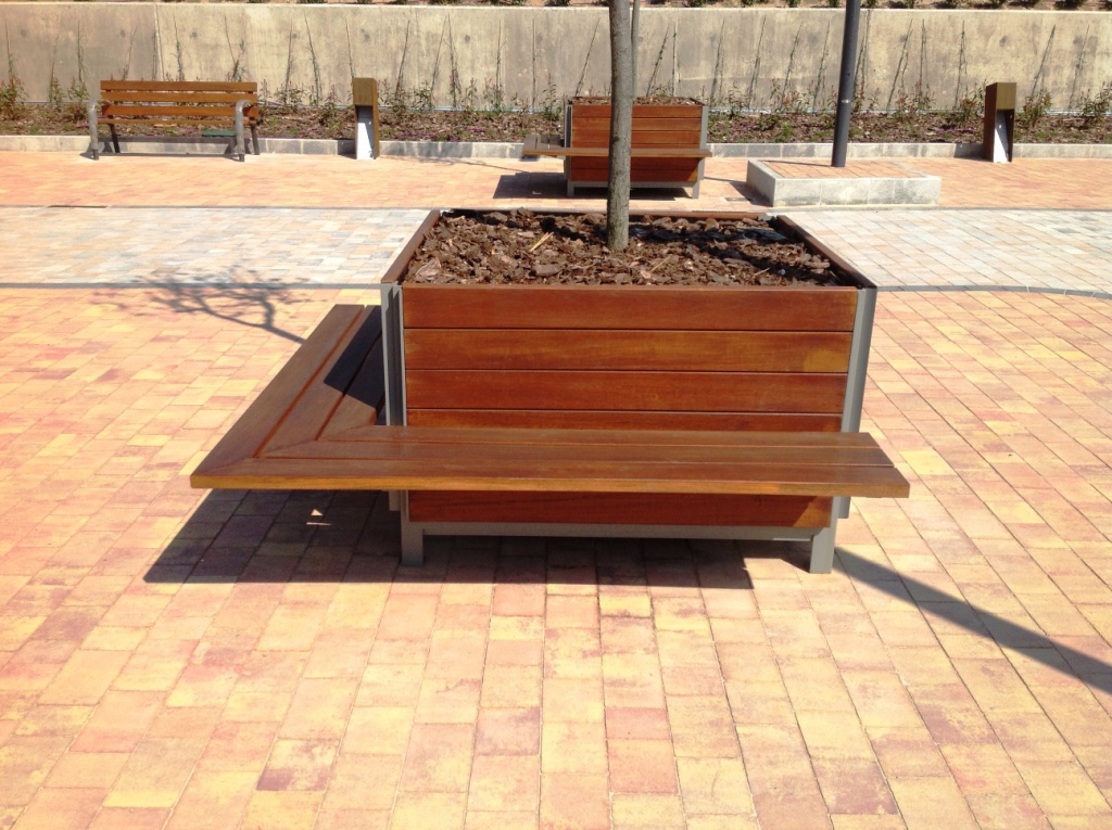 Jardinera Plaza - Parques infantiles - Mobiliario urbano - Columpios y