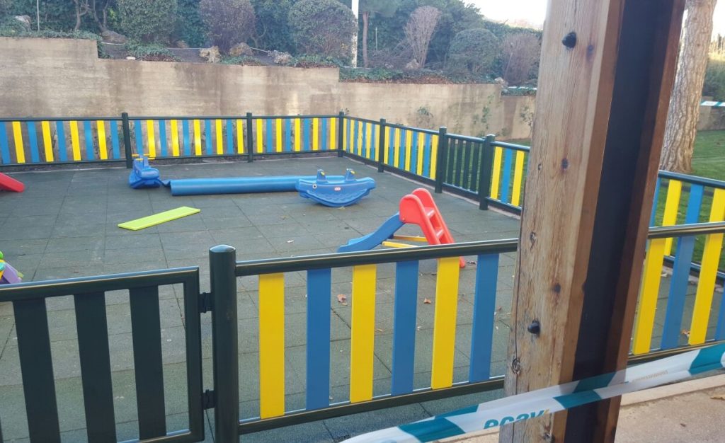 Vallas metálicas de colores parques infantiles colegio Alcobendas.