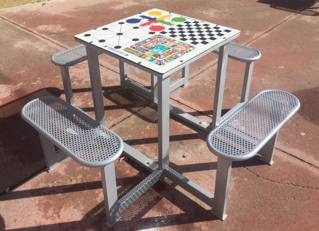 Equipamiento deportivo exterior antivandálico. Mesas Ajedrez