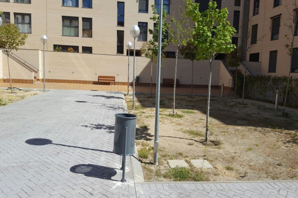 Mobiliario urbano Comunidad de Propietarios Alcobendas. Madrid
