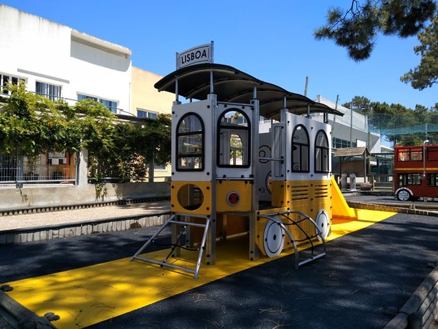 PARQUE INFANTIL BARN TRAIN