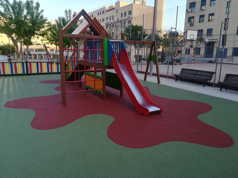 Pavimento De Caucho Continuo Para Parque Infantil En Parla