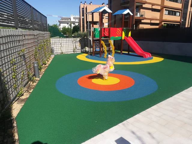 Pavimento De Caucho Continuo Para Parques Infantiles Toledo - Suelos de  caucho