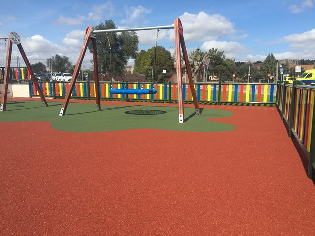 Pavimento De Caucho Continuo Para Parques Infantiles Toledo - Suelos de  caucho