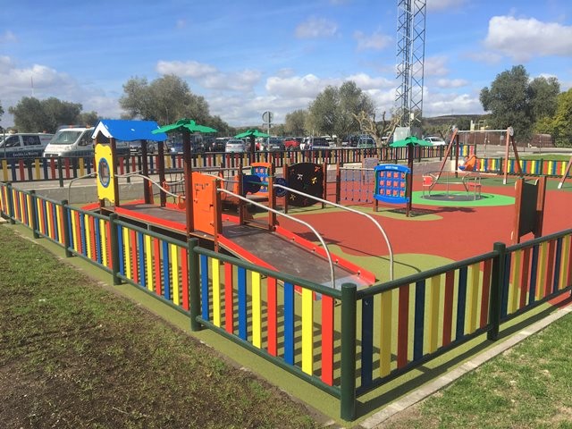 Valla metálica de colores Play, ideal para parques, jardines y zonas  infantiles de juegos