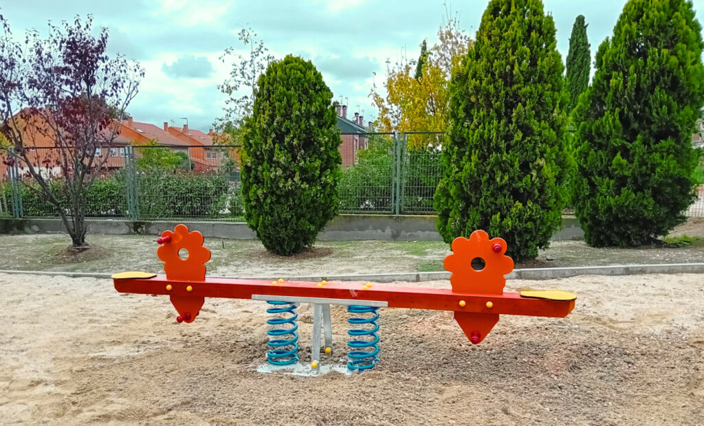 Tipos de balancines para parques infantiles (y cómo elegir el ideal para tu espacio público)