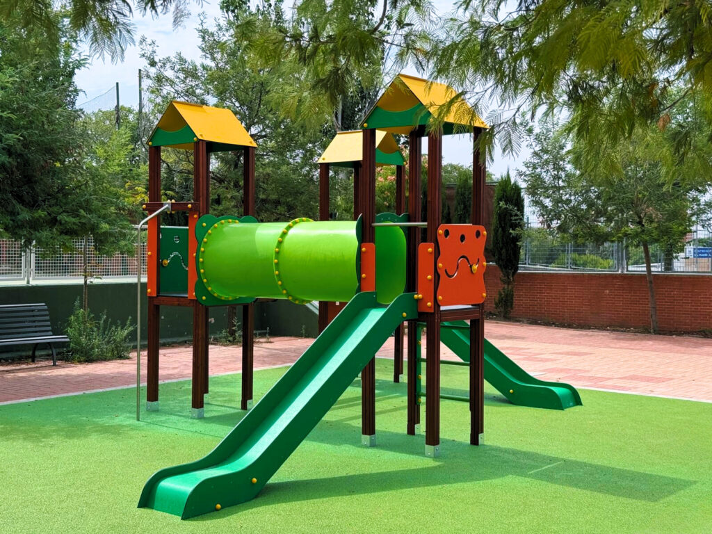 Complejo Lunar 3 Torres en el Colegio Montealto (Madrid): un nuevo patio lleno de aventuras