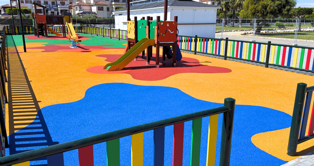 Parque infantil en Vera (Almería): color, seguridad y diversión para los más pequeños