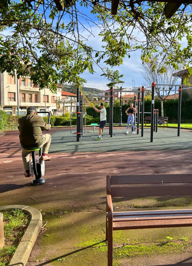 Espacios activos intergeneracionales: cómo crear parques para todas las edades