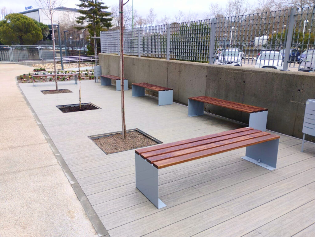 Bancos urbanos en Alcobendas | Mobiliario urbano para urbanizaciones.